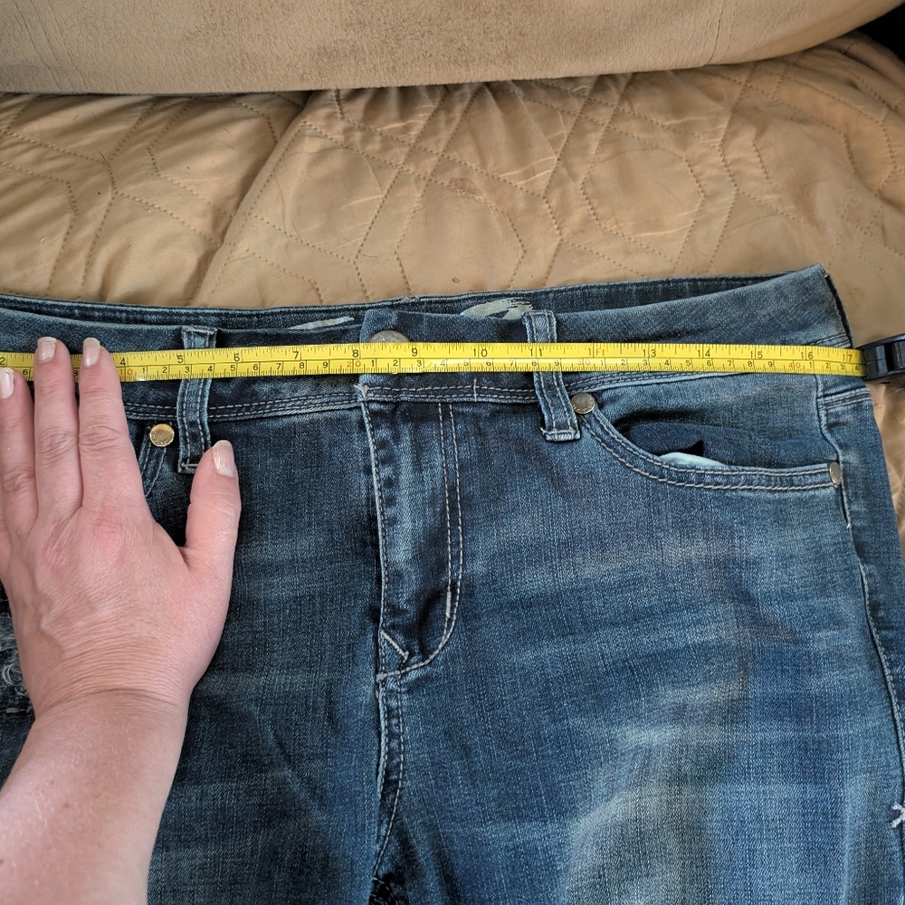 Seven7 Embroidered Jeans - Picture 11 of 11